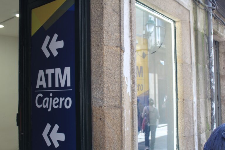 O Concello prohibe a apertura de novos negocios automáticos no casco histórico da cidade