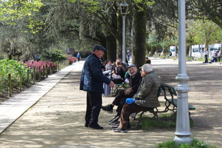 Santiago lidera como a cidade con máis galegofalantes nunha Galicia cada vez máis castelanizada