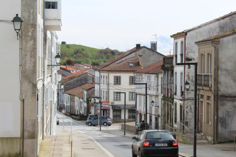 O Concello de Santiago adapta o proxecto de reurbanización de Castrón Douro para recuperar a rasante orixinal da rúa
