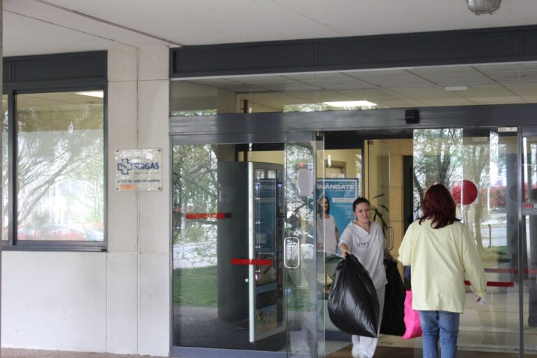 A Xunta adxudica o mantemento dos xardíns de varios centros de saúde de Santiago e a súa área por máis de 66.000 euros