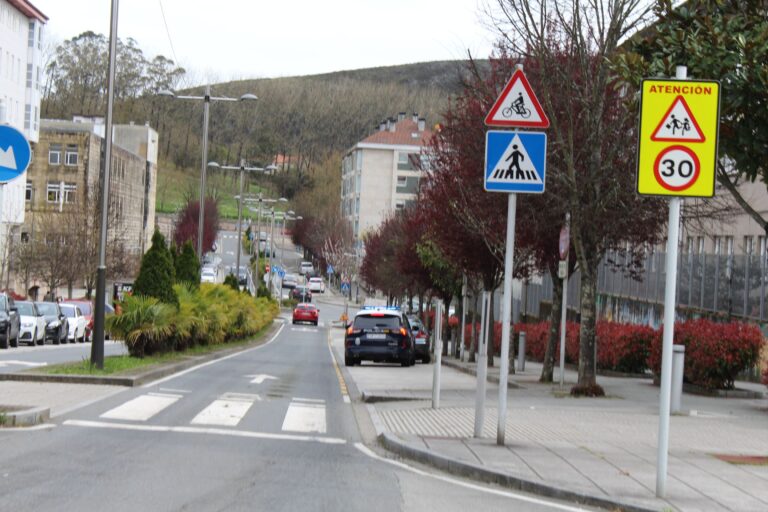 O PSdeG solicita no Pleno un plan para arranxar as beirarrúas deterioradas de Fontiñas