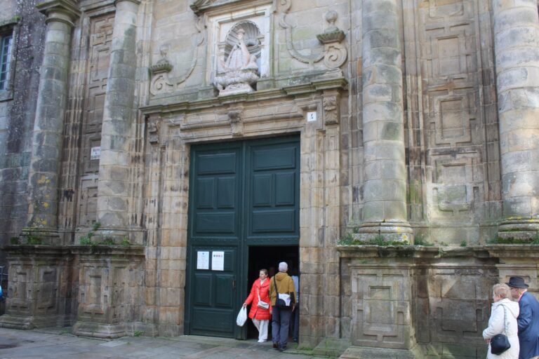 Descobren a tumba do Matemático Rodríguez na igrexa de San Agostiño de Santiago