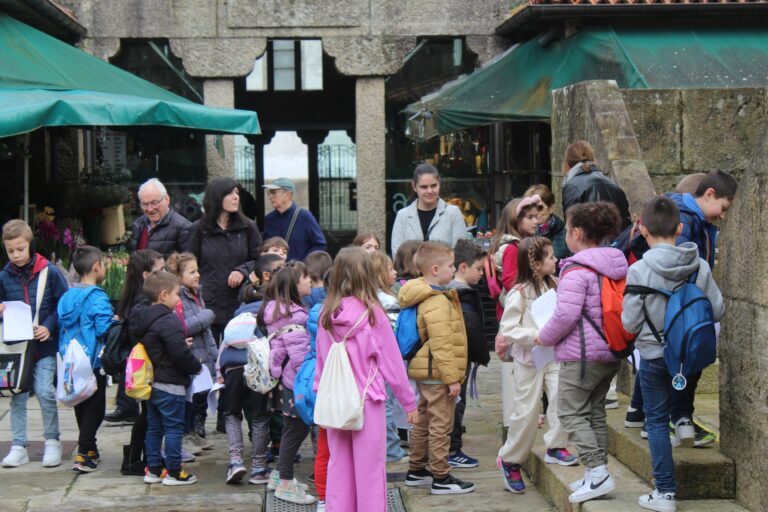 Abre o prazo para solicitar bolsas de comedor escolar e actividades extraescolares en Santiago