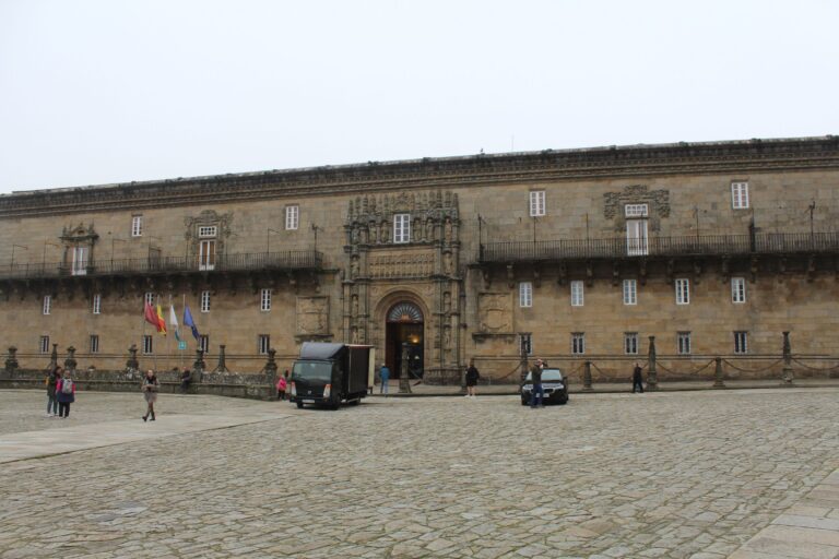 O Obradoiro acollerá unha exposición de 155 coches de todas as épocas da automoción o 21 de setembro