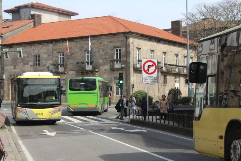 O autobús urbano de Santiago comezará o seu horario de verán o próximo martes