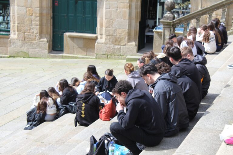 A alcaldesa confirma a entrada en vigor da taxa turística, que converte Santiago nun municipio “pioneiro”