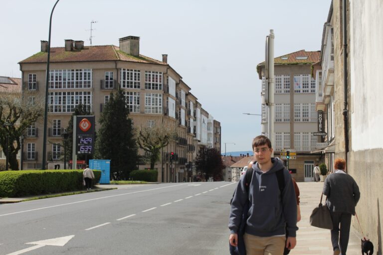 Varios colectivos sociais presentan unha iniciativa para cambiar o nome da Avenida Juan Carlos I por Rúa de Gaza