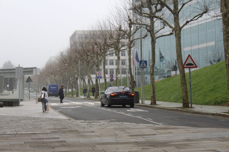 A cidade suma dous quilómetros de carril bici en Xoán XXIII e na avenida do Burgo das Nacións