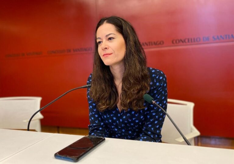 María Rozas respalda a Pedro Sánchez fronte aos bulos e pide rigor nas informacións