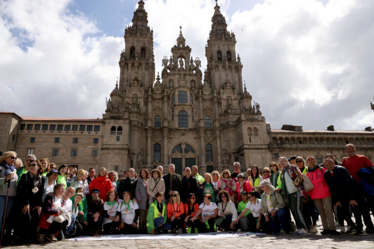 Pacientes e voluntarios da AECC completan o Camiño de Santiago en apoio á loita contra o cancro