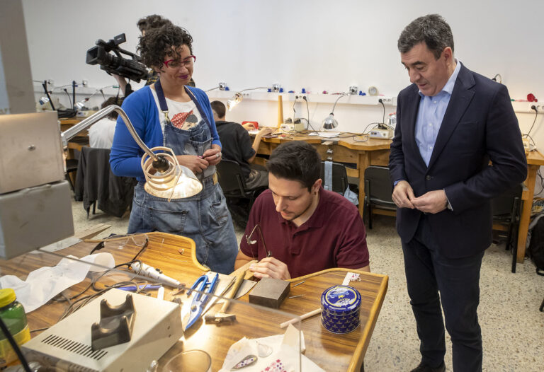 A Escola Mestre Mateo contará cunha nova promoción da modalidade dual de Xoiaría e Complementos