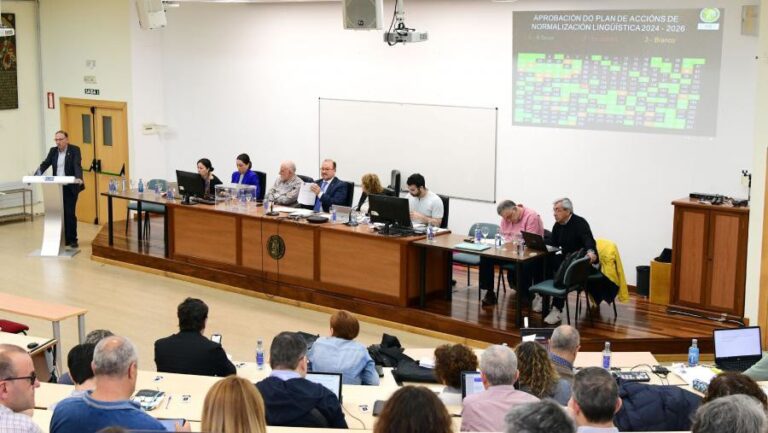 A USC comprométese para 2026 a impartir un terzo da docencia en galego