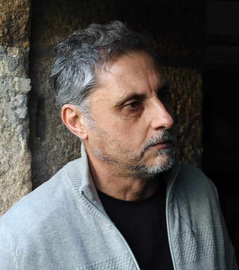 Lobisome Producións presenta en Santiago unha palestra sobre campos de refuxiados