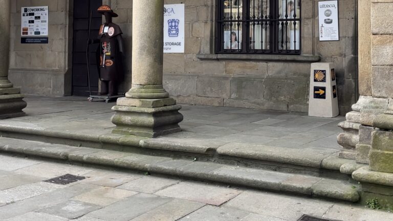 Falece un turista alemán tras sufrir unha indisposición na praza da Quintana