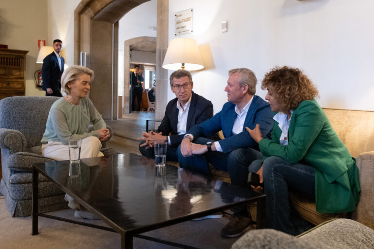 Ursula von der Leyen visita Santiago de Compostela acompañada de líderes do PP