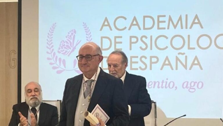 O catedrático da USC Elisardo Becoña ingresa na Academia de Psicoloxía de España