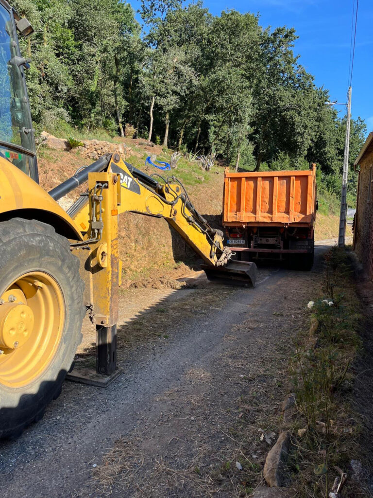 O Concello de Boqueixón inicia as obras de mellora dos accesos ao lugar de Loureda