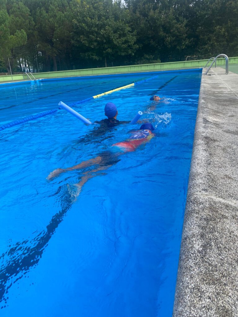 O Concello de Ames promove cursos de natación en Bertamiráns e Milladoiro