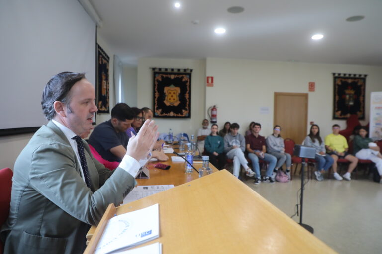 Antón Acevedo participa nun curso da USC sobre a promoción de hábitos saudables