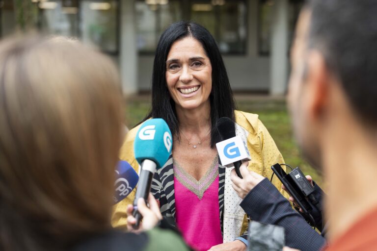 Paula Prado lembra a Goretti Sanmartín que “ten seis concelleiros de 25” e que atenda as demandas do PP