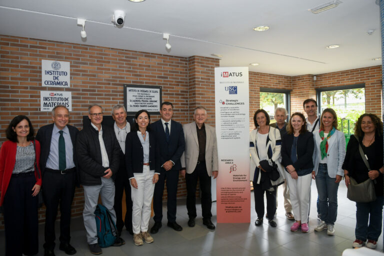 Román Rodríguez dá a benvida ao Nobel de Física Klaus von Klitzing