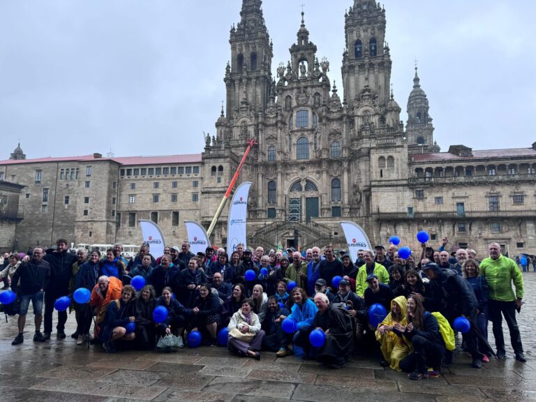 Bágoas de emoción ao finalizar o Camiño: pacientes de diabetes alcanzan o Obradoiro