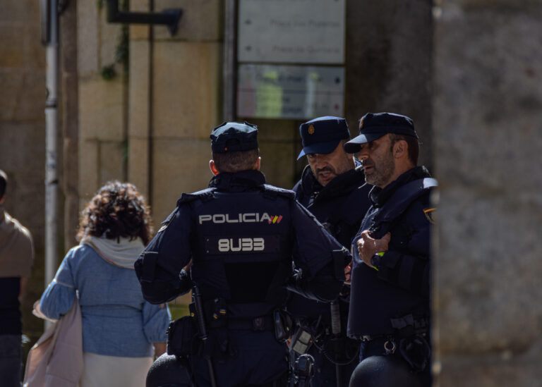 Concello e sindicatos adían a resolución do conflito con bombeiros e policías para estudar as propostas
