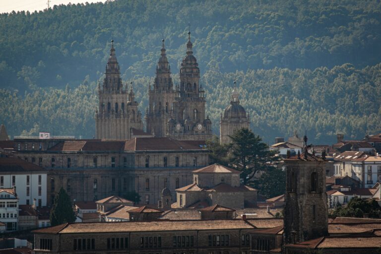 Santiago, entre os concellos onde máis se cotiza en Galicia