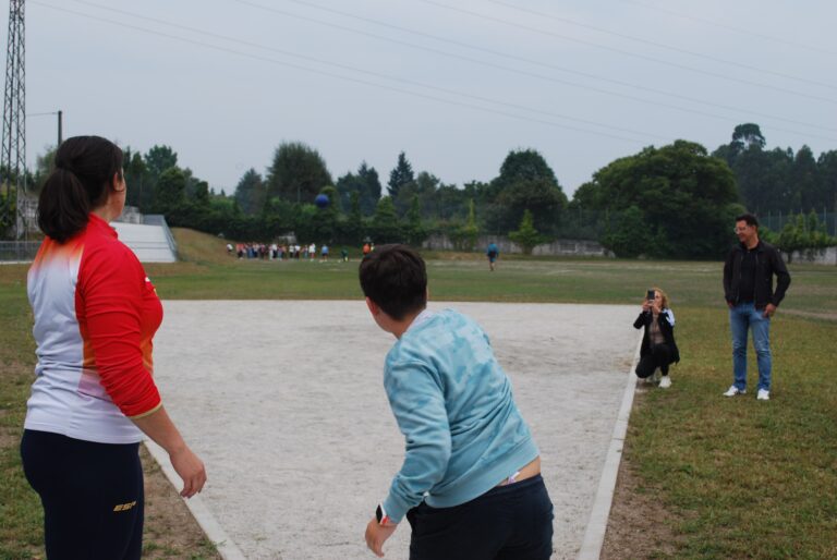 Belén Toimil achega o atletismo ao alumnado de Ames a través do programa Rural Athletics Girls