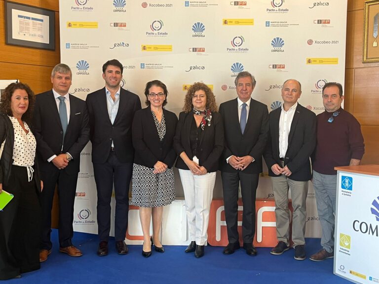 A Xunta e a Fondation Amigo amplían a formación dual intensiva á familia de Artes Gráficas no CIFP Compostela