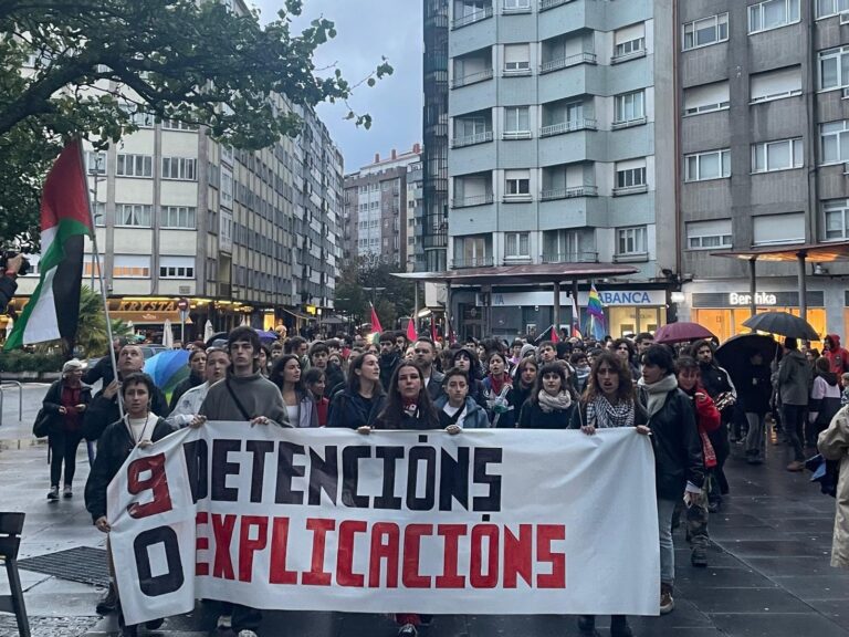 Centos de persoas maniféstanse “en contra do sionismo e a represión policial” tras as 9 detencións en Santiago