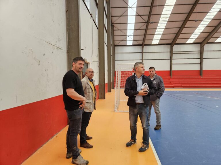 O Concello de Boqueixón inicia as obras de mellora da eficiencia enerxética no pavillón do Forte