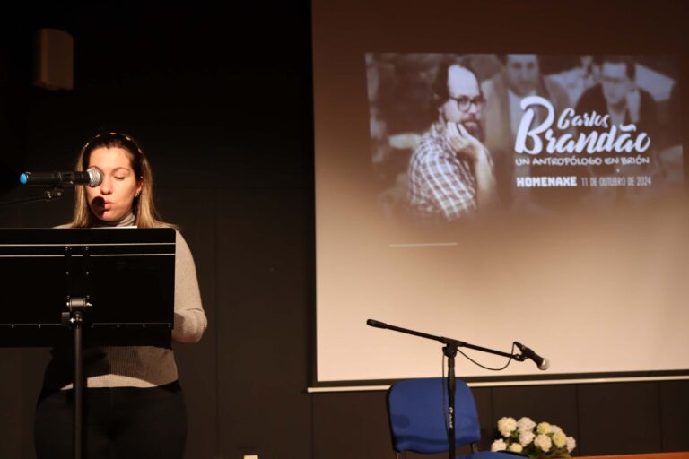 Brión rende homenaxe a Carlos Rodrigues Brandão cunha emotiva celebración