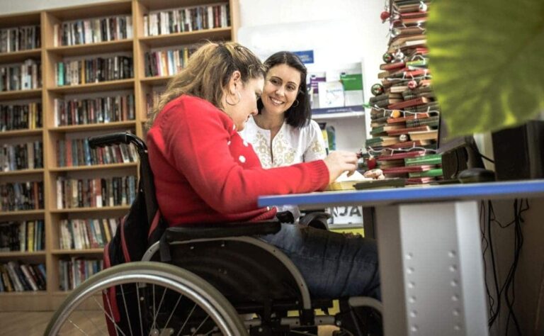 Alumnos con discapacidade valoran tanto a experiencia vital na universidade como titularse, segundo un estudo da USC