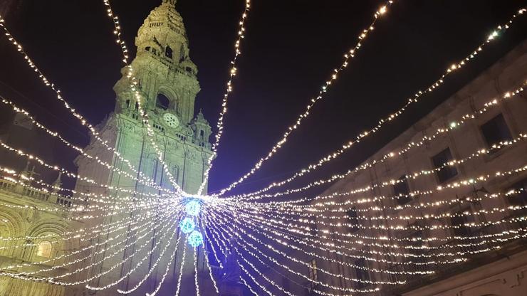 A iluminación de Nadal en Santiago aumenta en 50.000 euros este ano