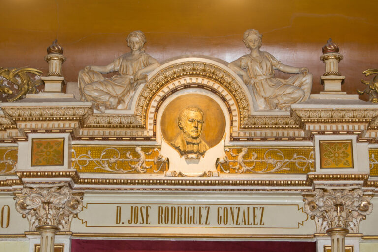 A Real Academia Galega de Ciencias homenaxea ao matemático José Rodríguez cunha placa no Parque das Ciencias