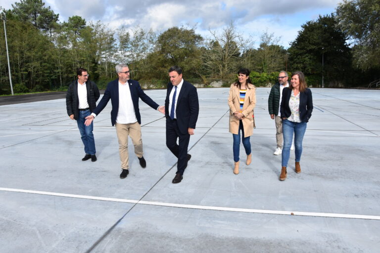 Formoso asina un convenio para a creación dunha nova área de autocaravanas en Bertamiráns