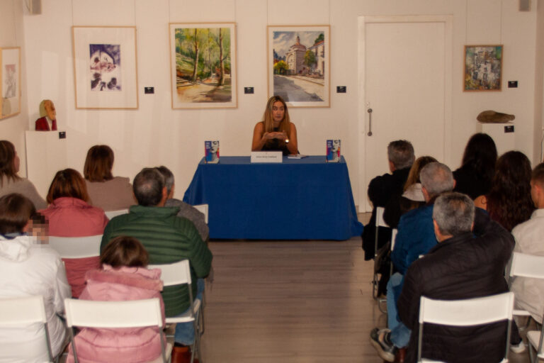 Noela Rivas Cantelar presenta en Brión a súa primeira novela ‘Poder non é querer’