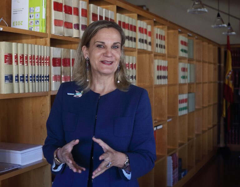 O Ateneo de Santiago analiza os prexuízos de xénero no traballo