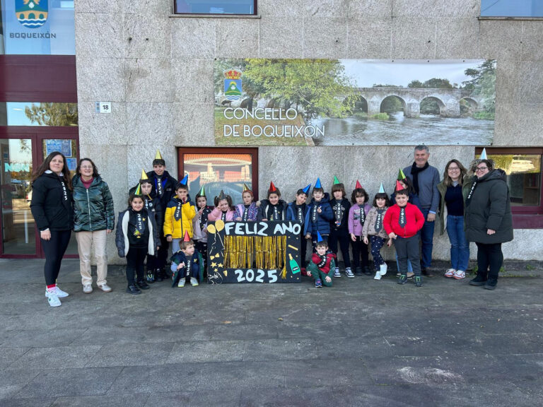 Os nenos do Nadal Activo visitan a Casa do Concello de Boqueixón