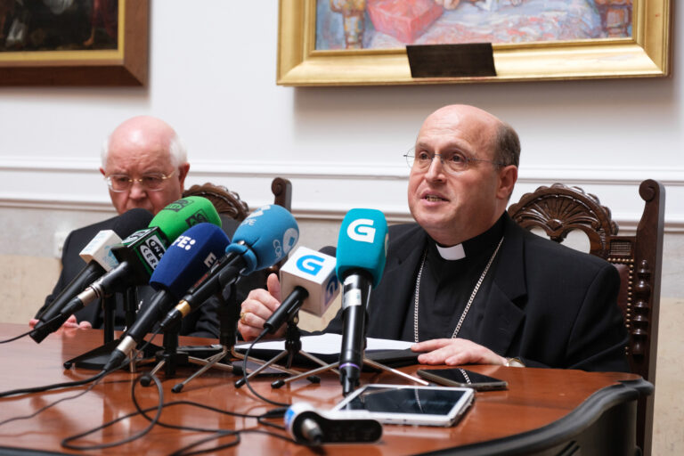 O arcebispo de Santiago chama a “unir esforzos” para a acollida de menores migrantes