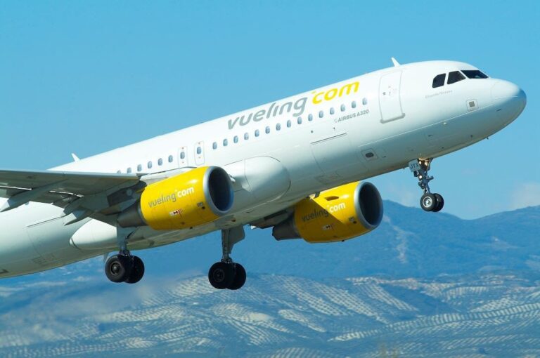 Nova conexión de Vueling entre Santiago e Londres e programa un 13% máis de asentos para o verán