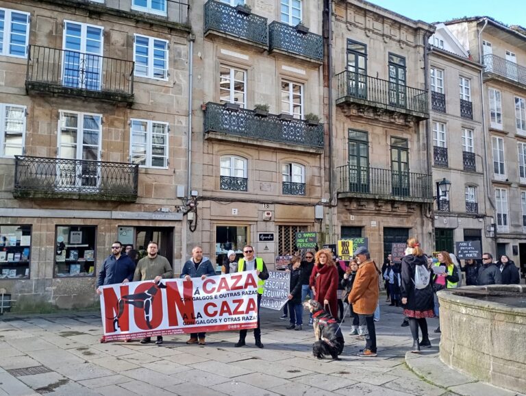 “Non son cans de caza, son cans de casa”: Manifestación en Santiago contra a crueldade animal