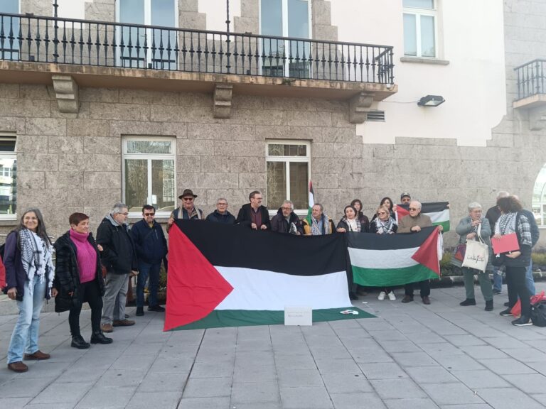 Compostela por Palestina entrega máis de 1.500 firmas ao Goberno para esixir unha solución negociada ao conflito