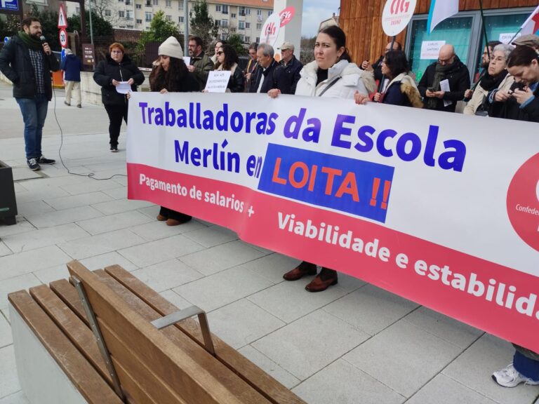 Traballadoras da escola infantil Merlín de Bertamiráns protestan contra un despedimento e denuncian atrasos salariais