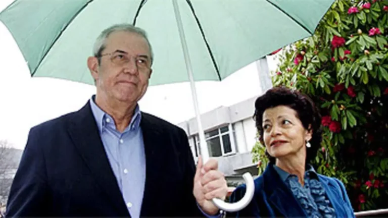 O expresidente da Xunta, Pérez Touriño e cincuenta persoas asinan unha carta apoiando aos edís expulsados do PSOE