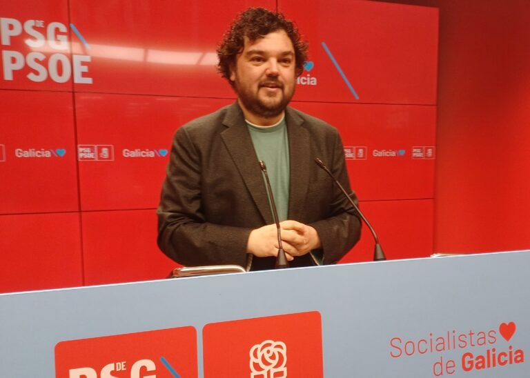 Críticas do PSdeG á alcaldesa de Santiago pola “parsimonia” para convocar o pleno sobre os edís socialistas expulsados
