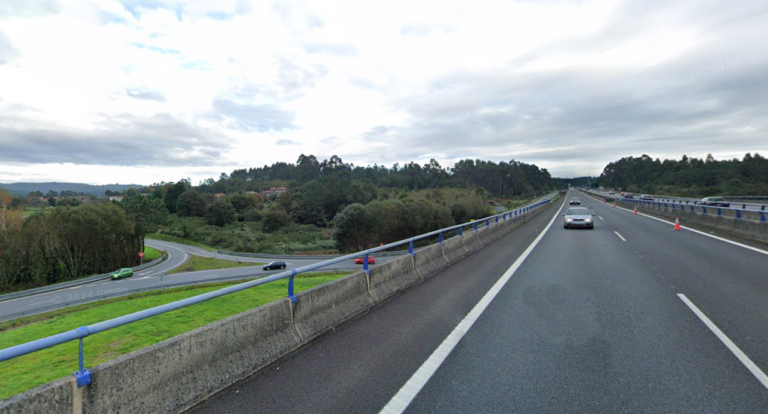 Dúas persoas feridas leves nun accidente na AG-56 en sentido Santiago