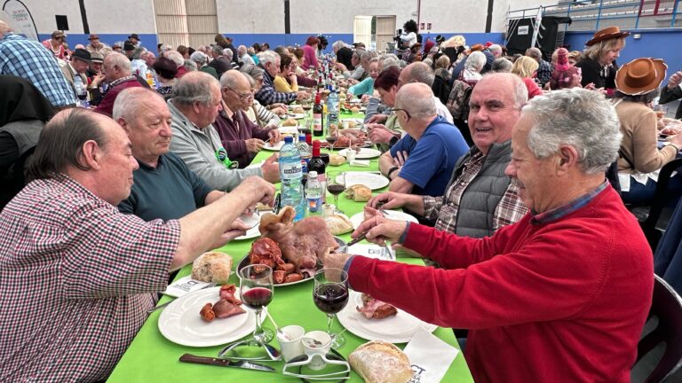 (FOTOS) Ames celebra o tradicional Cocido dos Maiores no Entroido con case 700 asistentes