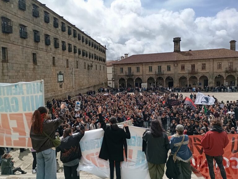 Masiva manifestación en Santiago contra “o negocio da vivenda”: ‘Ter un teito é un dereito’